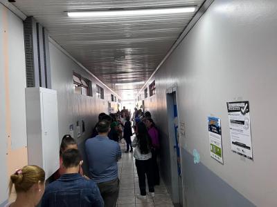 Votação na Escola Dr. Leocadio José Correia flui dentro do programado